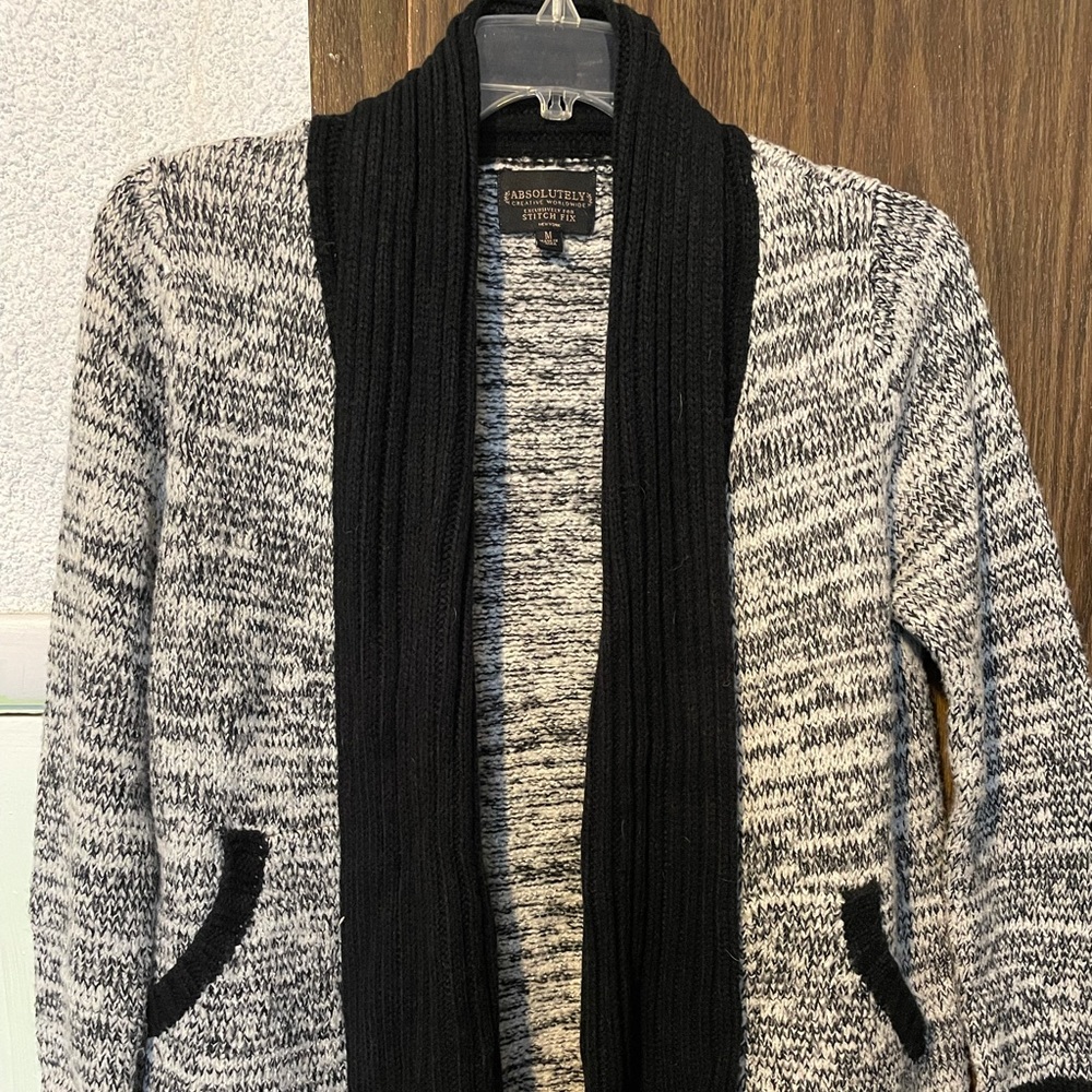 Gray and black knitted cardigan